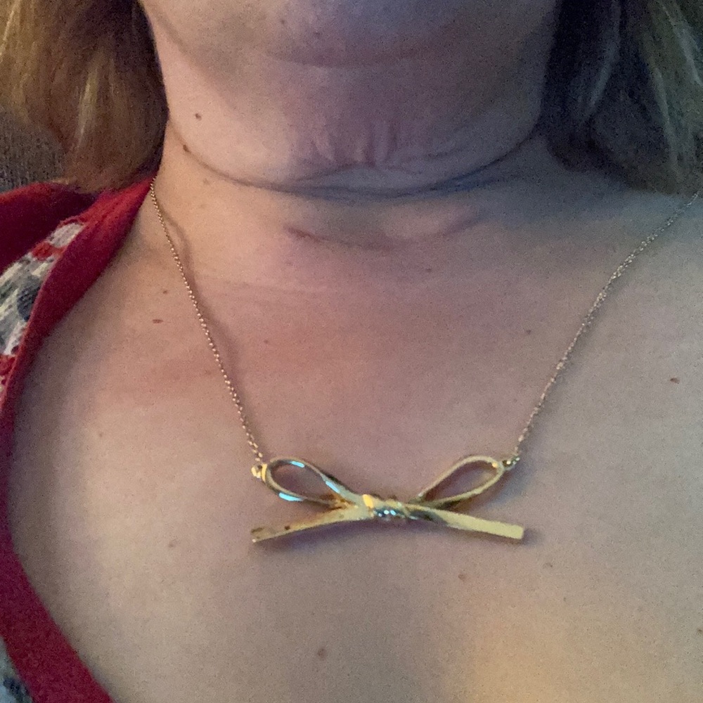 Kate Spade ♠️ Gold Bow Necklace. - Picture 4 of 9